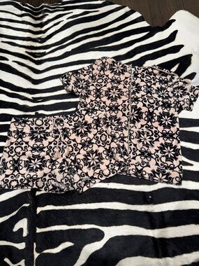 BCBGMaxAzria Pink and Black Patterned Hooded Shorts Set vintage